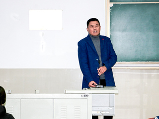 研究生系列学术报告（二）：淮北市教育局李乐峰高级教师应邀为beat365官网教育硕士研究生作学术报告