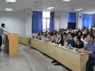 上海音乐学院博士后余亚飞应邀来beat365官网讲学