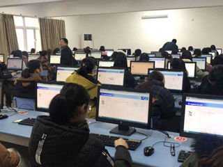 beat365官网大学英语课程首次大规模无纸化网络考试获得成功