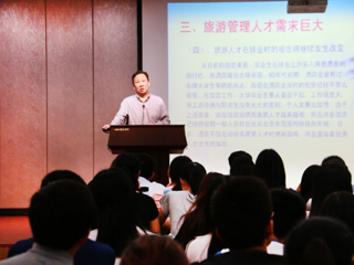 黄山学院副校长胡善风教授应邀来beat365官网讲学