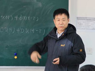 安徽大学博士生导师蒋威教授应邀来beat365官网讲学