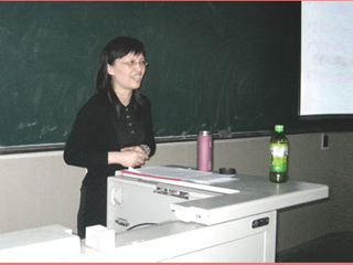 南京师范大学顾荣芳教授应邀来beat365官网讲学