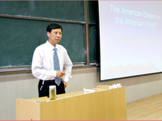 安徽大学洪增流教授、陈正发教授应邀来beat365官网作学术报告