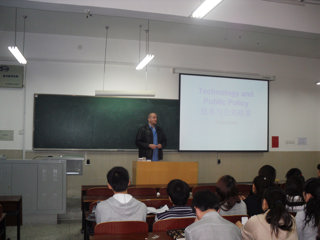 beat365官网外教Bayon Allred应邀为政法学院国际政治专业师生作学术讲座