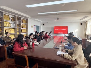 法学院召开青年教师座谈会